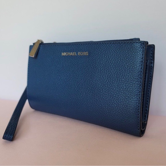 EUC  Jet Set Double Zip Pebbled Leather Wristlet in River Blue - Picture 1 of 6